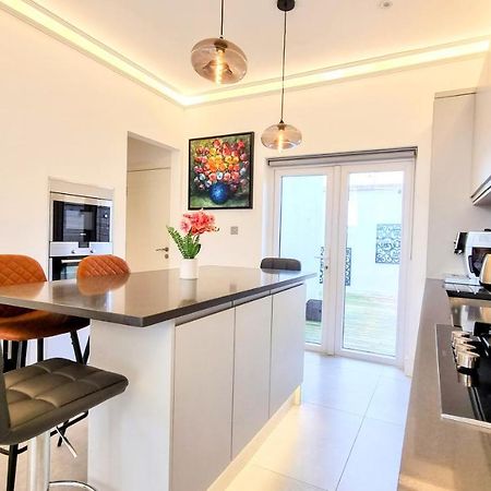 Surbiton Luxury Garden House 19 Villa ภายนอก รูปภาพ
