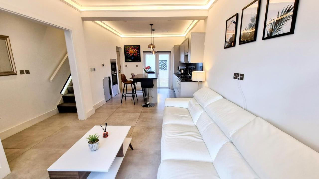 Surbiton Luxury Garden House 19 Villa ภายนอก รูปภาพ
