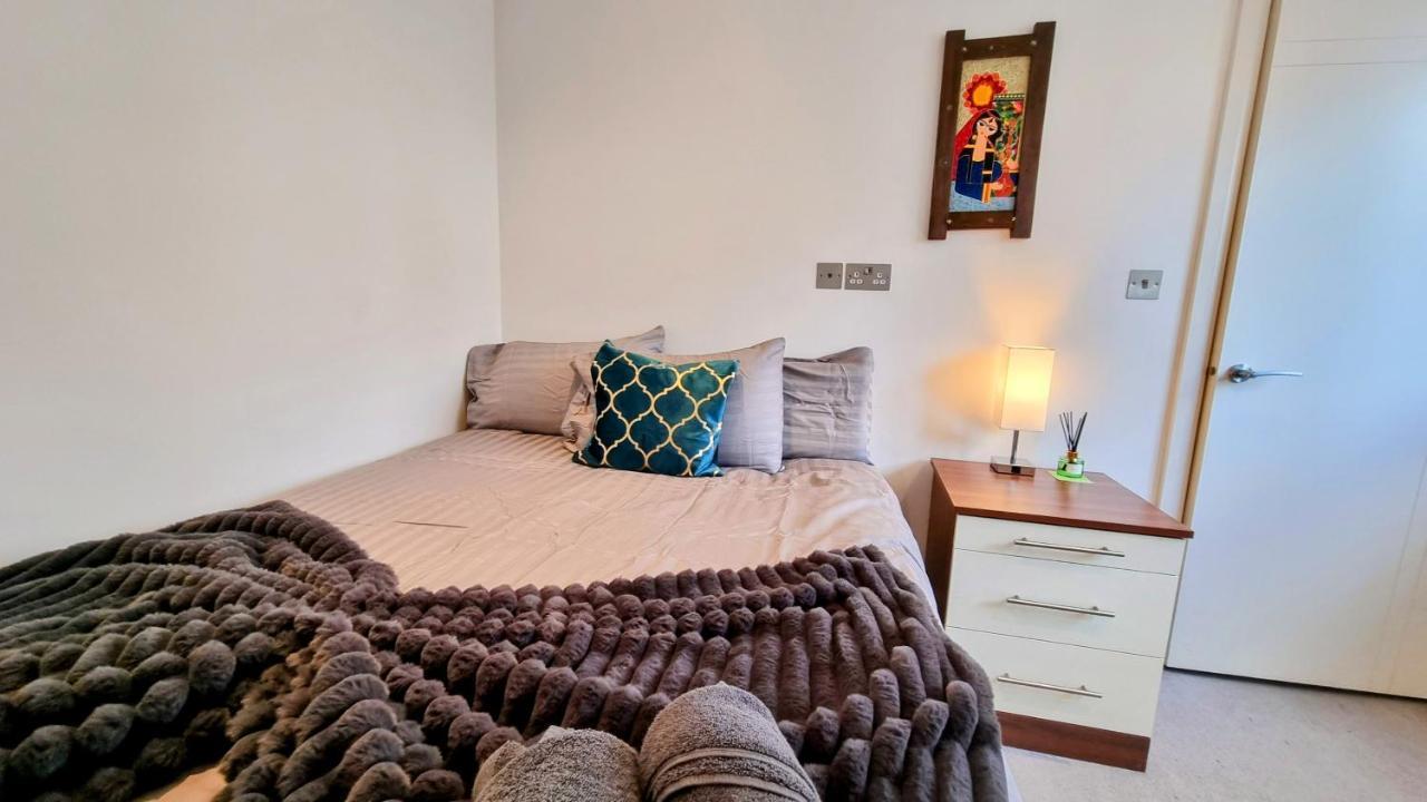 Surbiton Luxury Garden House 19 Villa ภายนอก รูปภาพ