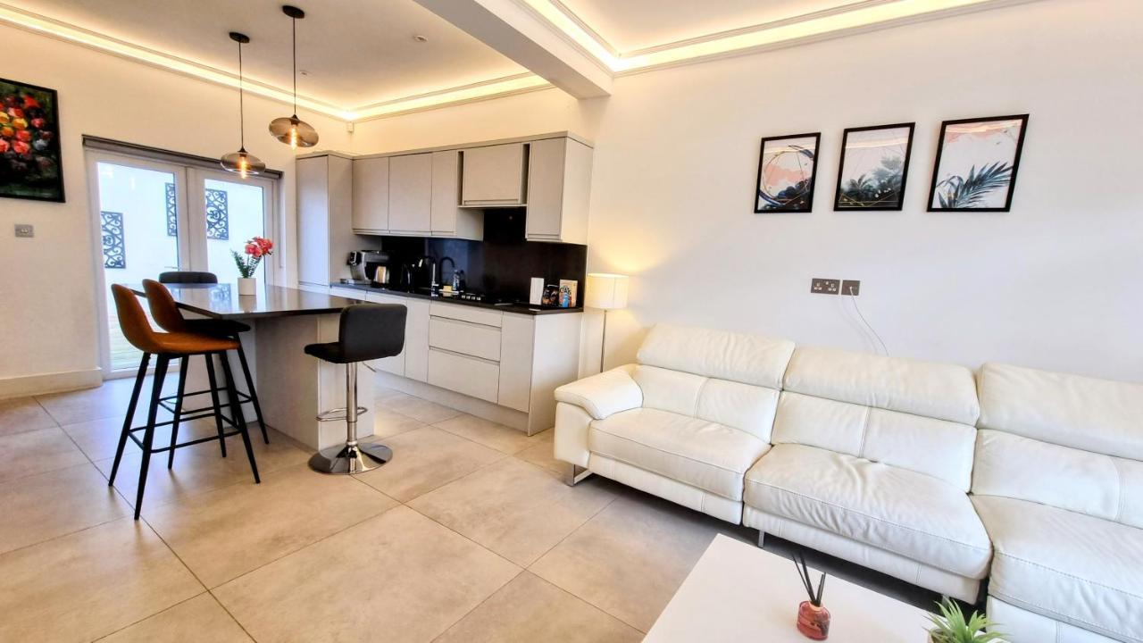 Surbiton Luxury Garden House 19 Villa ภายนอก รูปภาพ