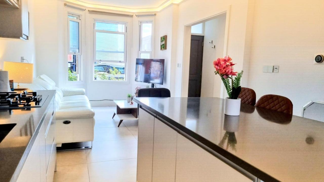 Surbiton Luxury Garden House 19 Villa ภายนอก รูปภาพ