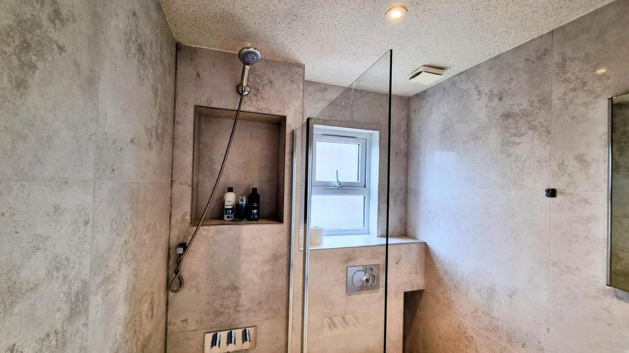 Surbiton Luxury Garden House 19 Villa ภายนอก รูปภาพ