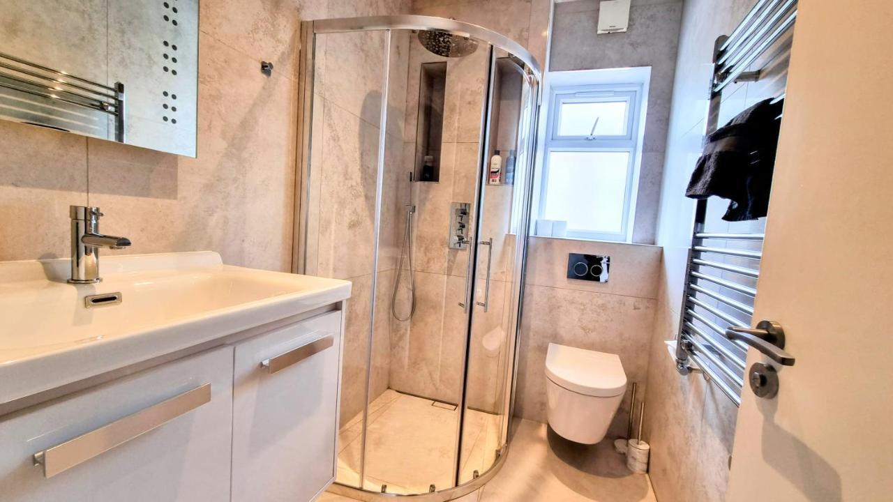 Surbiton Luxury Garden House 19 Villa ภายนอก รูปภาพ