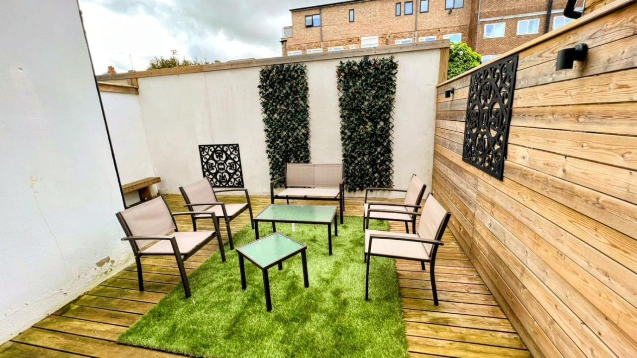 Surbiton Luxury Garden House 19 Villa ภายนอก รูปภาพ